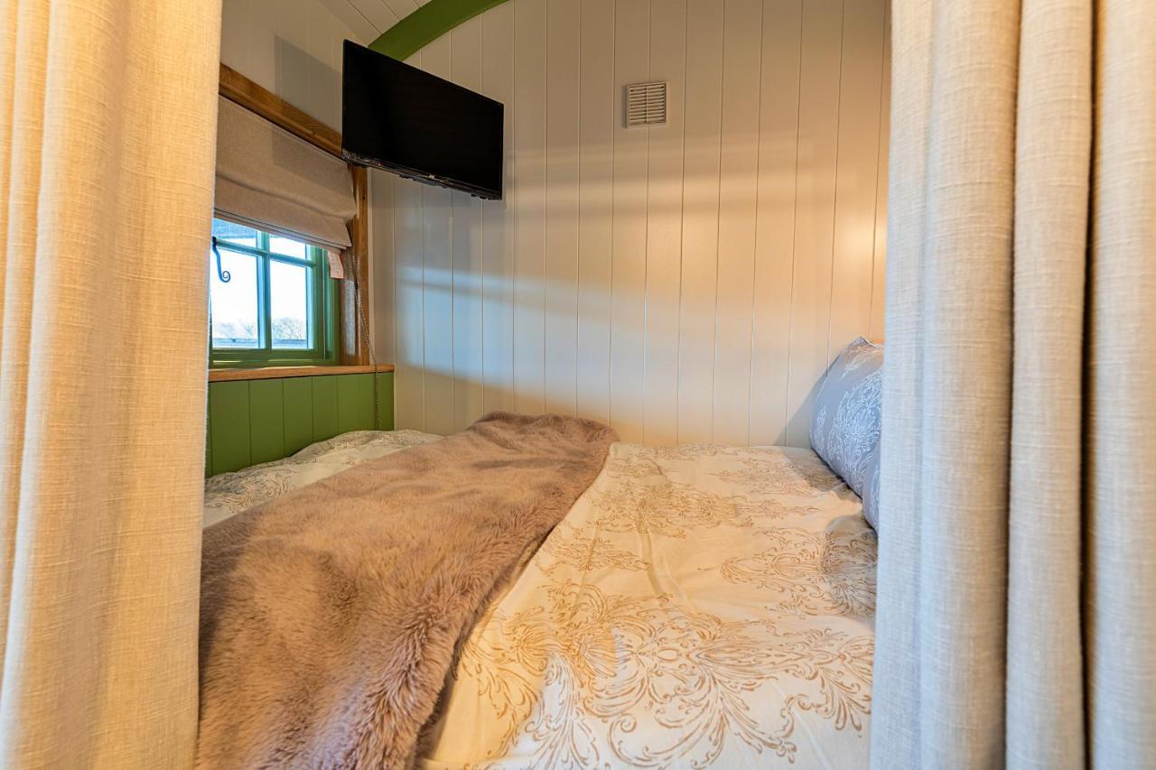Finest Retreats - The Shepherd'S Hut At Northcombe Farm Beaworthy Eksteriør billede