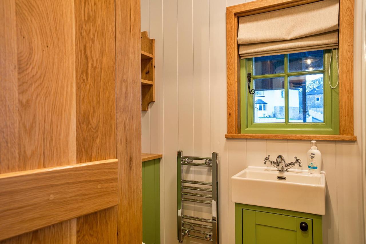 Finest Retreats - The Shepherd'S Hut At Northcombe Farm Beaworthy Eksteriør billede
